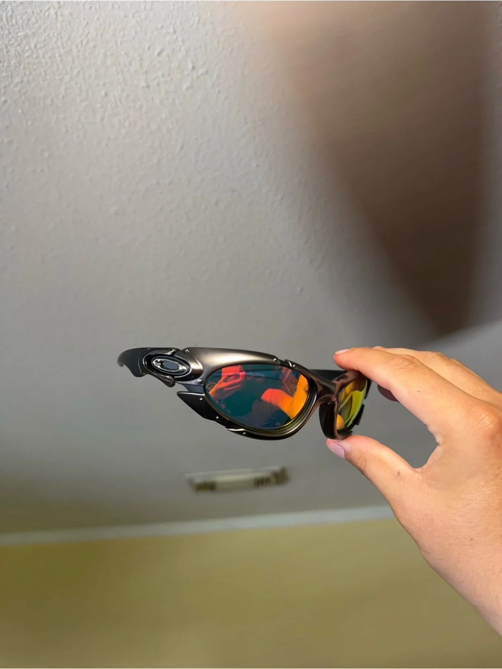 Oakley Men’s Black Frame Sunglasses with Red-Yellow Mirrored Lenses